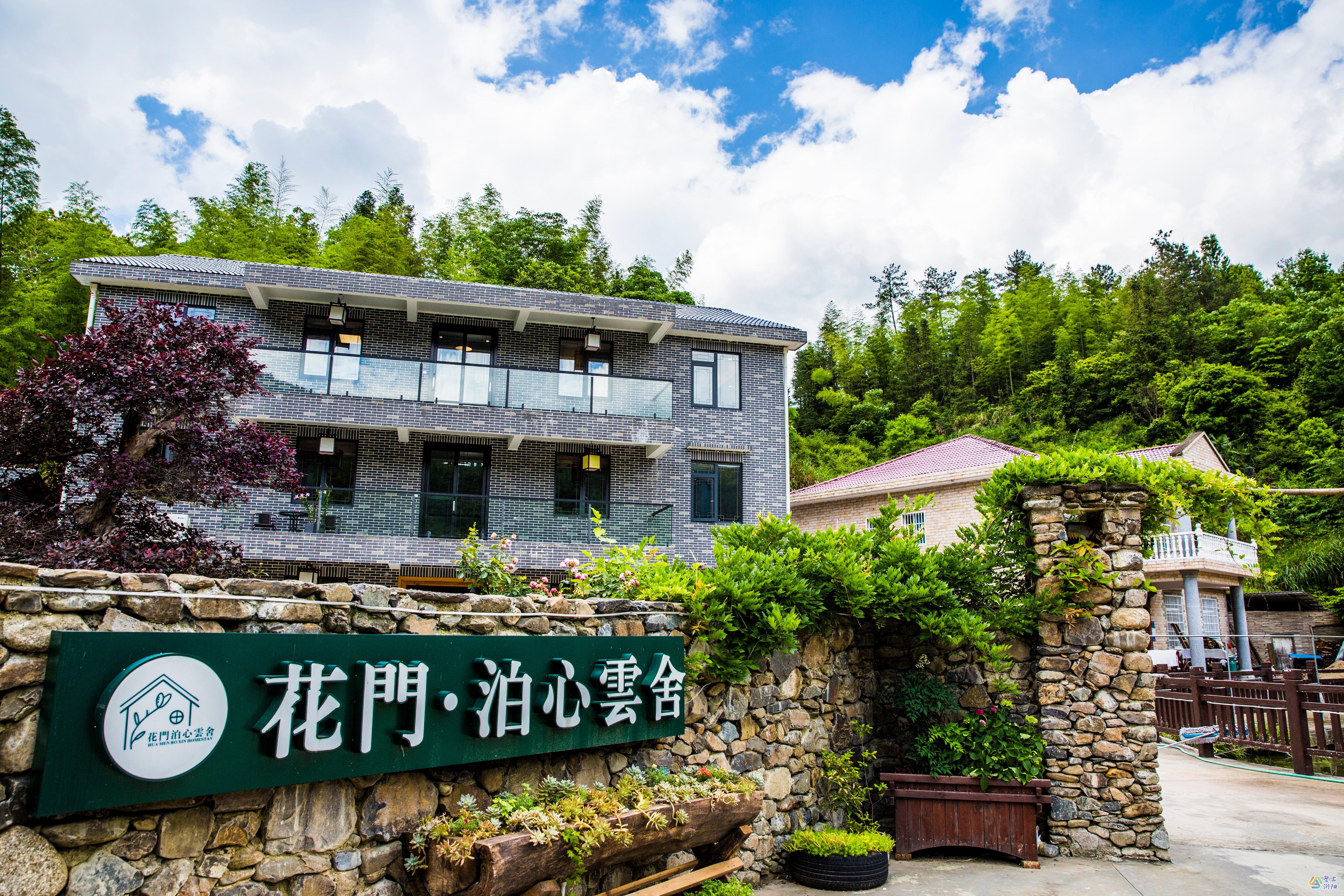 泊心云舍门口.jpg