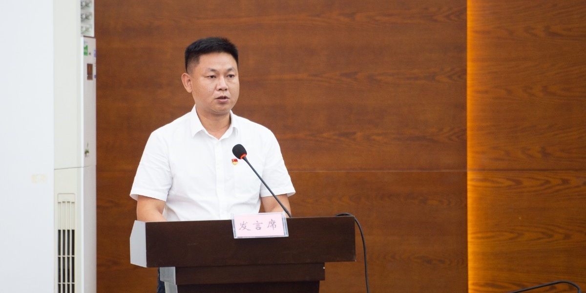 集里桥社区二支部9号微网格长谢雪玲,人民医院党委副书记,院长周明亮